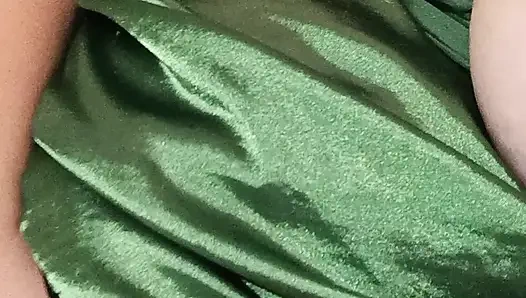 Islak kedi büyük göğüslere boşalıyor