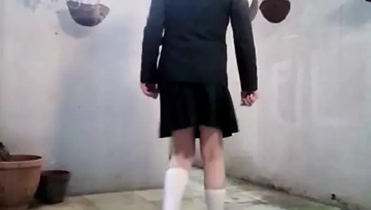 Akşam okul üniforması denetimi.