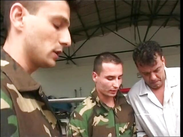 Üç ateşli fahişe Rocco Siffredi ve arkadaşlarının sapık pençelerine düşüyor