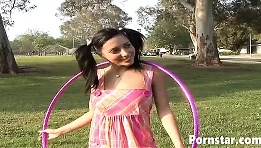 Seksi Lela Star büyük bir yarağa binmeyi seviyor