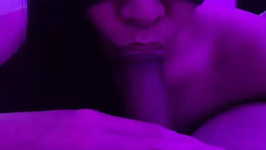 Seksi karım bana şehvetli bir sabah oral seks veriyor!