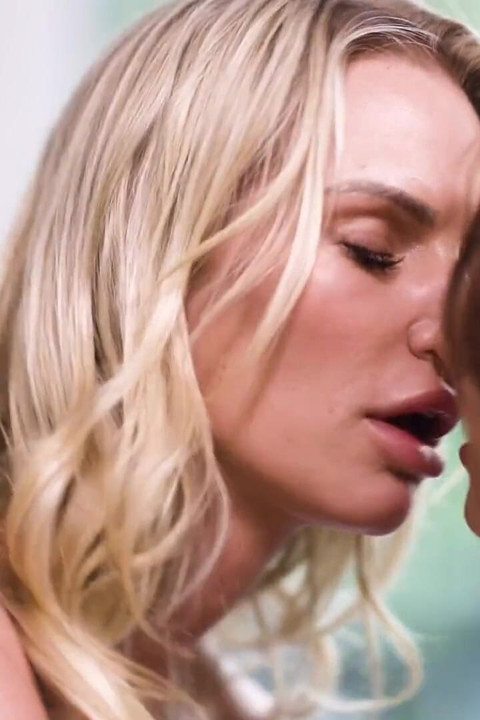 Adult Time - lezbiyen orta yaşlı seksi kadın rachael cavalli sitter reese robbins ile ıslak lezbiyen 69'a karşı koyamıyor!