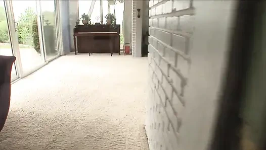 Harika büyük memeli amatör orta yaşlı seksi kadın götünü sikiyor ve siyah yarak canavarı tarafından ağzına boşaltıyor (tam film)