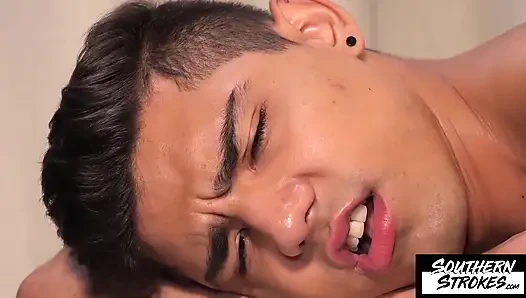 Southernstrokes eşcinsel aşıklar Justin Cross ve Daniel Hausser masaj sırasında yarak emiyor