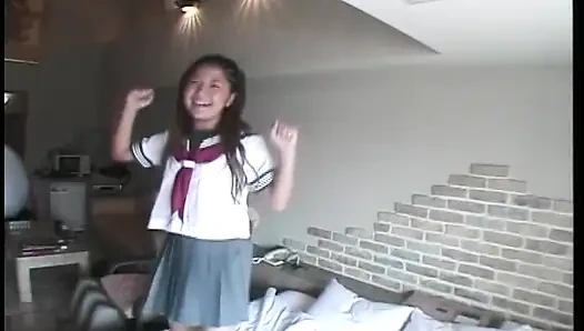 Bu üniversiteli kız sert seanstan zevk alıyor