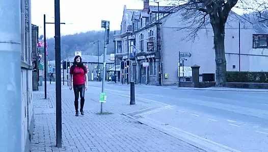 Sokakta açık havada crossdressed