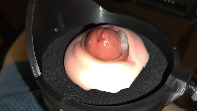 Büyük bir sperm kısmı sıcak bir çeşme gibi patlıyor!