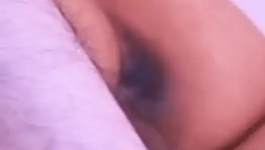 Kız öğrenci öğretmeninin üstüne atlamak için kaçıyor.