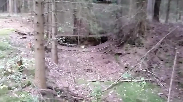 Ölümcül bir yürüyüş - Alman WW2 sığınağında sikiliyor, cezalandırılıyor ve tamamen sidikle dolu