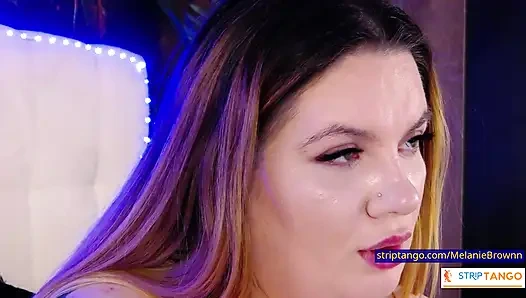 Curvy milf with heavy naturals live and Open cam she checks your rhythm