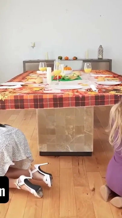 İri göğüslü üvey anneler Lolly Dames ve Sandy Love şükran gününü azgın üvey oğullarıyla kutluyor - momswap | Klip 2