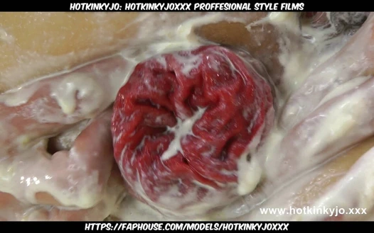 Hotkinkyjo'dan yumrukla sikiş muz bölünmüş ve sarkma