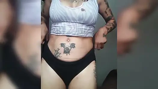 Kız arkadaşımın arkadaşı bana ateşli videolar gönderiyor