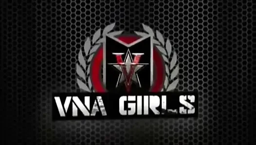 Tasha Reign dildoyla amcığını derinden orgazma sokuyor