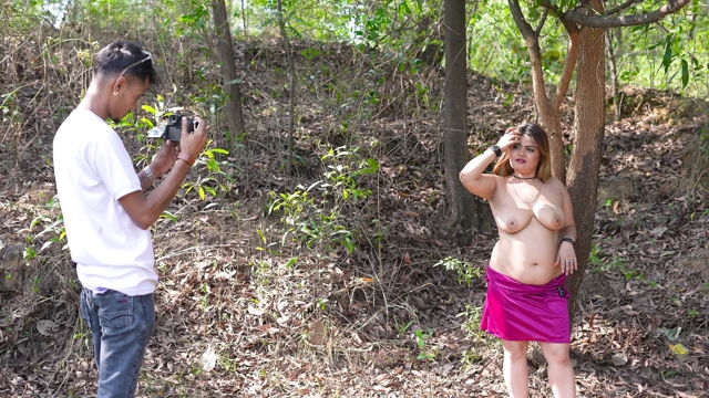 Kız arkadaş açık Hintçe ses ile açık çekim fotoğraf çekimi sonrası sert seks istiyor