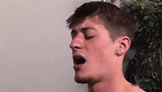 Kalleb Bobby'yi sikiyor