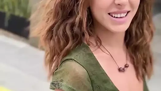 Kıvırcık saçlı tatlı Lumi Ray ile harika brunch randevusu