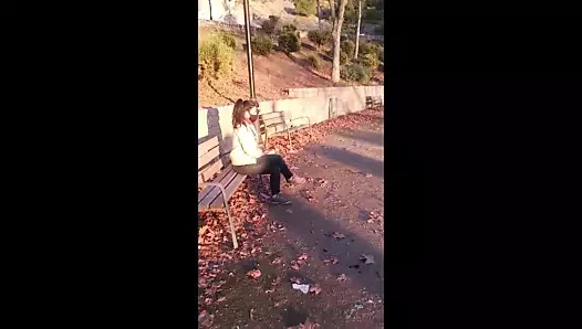 Parktan bir yabancıyı baştan çıkarıyorum ve onu evde sert bir şekilde beceriyorum