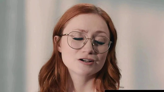 ADULT TIME - masum Kızıl gökyüzü bağlı ve deneyimli lezbiyen dee williams tarafından sikiliyor