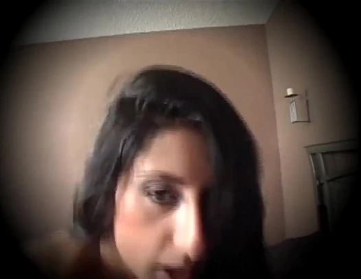 Seksi esmer götü büyük sert yarakla sikiliyor ve ağzına boşalıyor