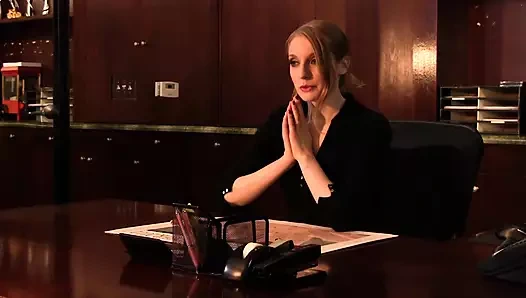 İnce esmer bebek ofiste lezbo seks yapıyor