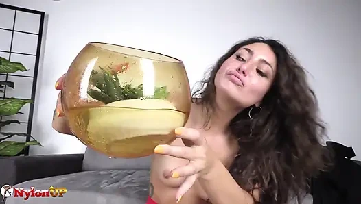 Kıllı amcıklı hatun açı kaseye işiyor