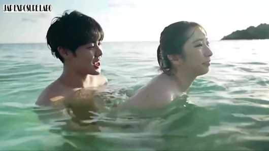 Gravure Idol Behind-the-scenes in Okinawa, a Daring off-camera Moment Captured Discreetly 3rd
