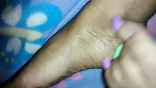 Solez metresi - solez, ayak parmakları, çizik