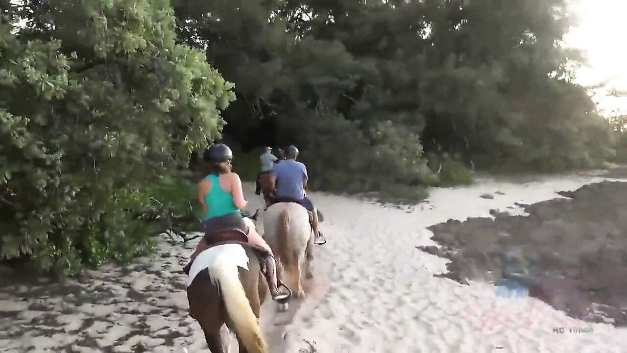 Hawaii tatilin şimdiye kadar harika - ona boşalma koydun