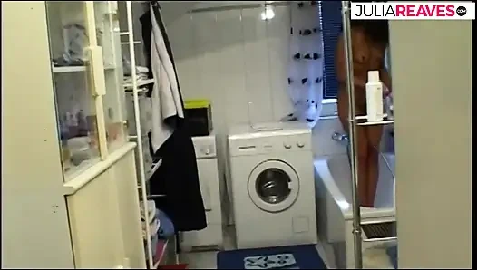Alman orta yaşlı seksi kadın kocasını elektrikçiyle aldatıyor