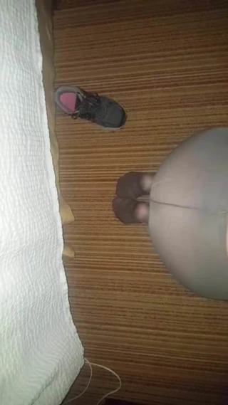 Sürtük eş külotlu çorap oral seks