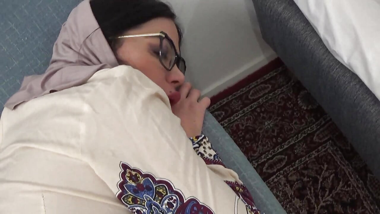 Büyük götlü seksi orta yaşlı seksi kadın ile Faslı Arap ateşli porno
