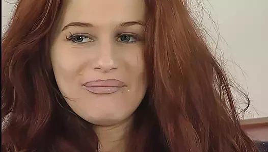 Sıcak kız çılgınca dev horoz sürmek