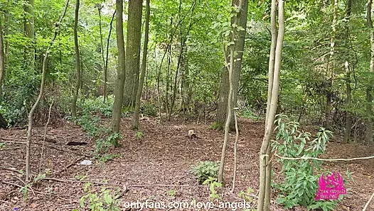 Sarışın ormanda sikilmeye izin verdi. Adının ne olduğunu ve kocasının sahip olduğu hazineyi bilip bilmediğini merak ediyorum