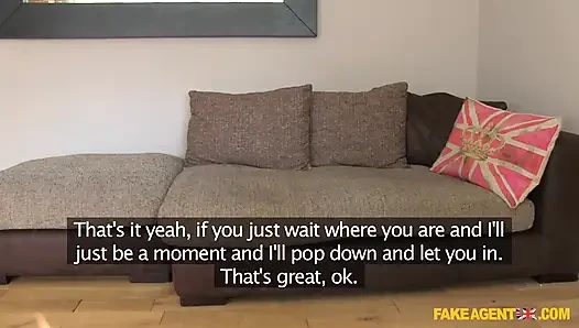 Fake Agent uk - tombul sarışın bir bebek amcığını yaydığında ajan günü yapılır