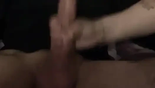 Sevimli büyük götlü üniversiteli kız yarağımı emiyor ve bana biniyor
