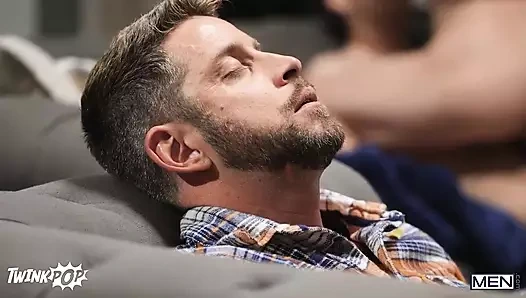 Troye Dean yeni üvey erkek kardeşi Ryan Bailey ile tanışmanın en iyi yolunu biliyor