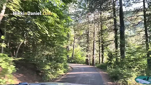 Seksi bir kızla ateşli randevu vahşi araba kaputunda seksle sona erdi