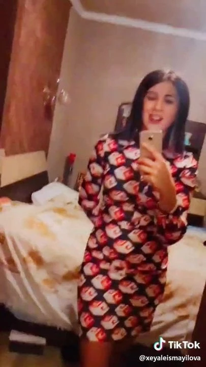 Aze tik tok kız külotlu çorap ayak