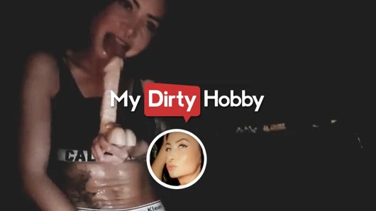 Ginabae kamera önünde oynuyor ve hayranlarına ne kadar derin gırtlak atabildiğini gösteriyor - mydirtyhobby