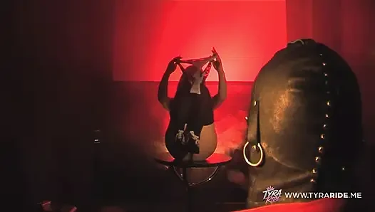 Yakın çekim dildo sokma ve buharlı yetişkin karşılaşmaları