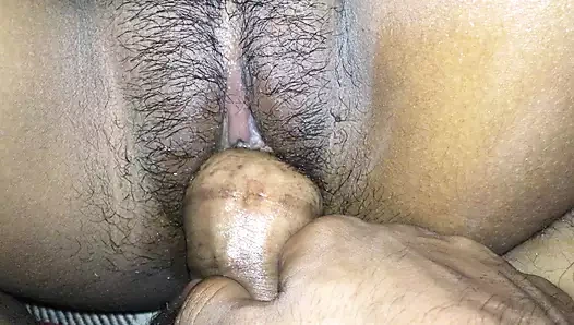 Bahçede çimleri biçerken ve benimle konuşurken kocamın arkadaşına verdim.