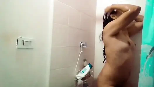 Sulu götüme tapıyor ve götüme boşalıyor!