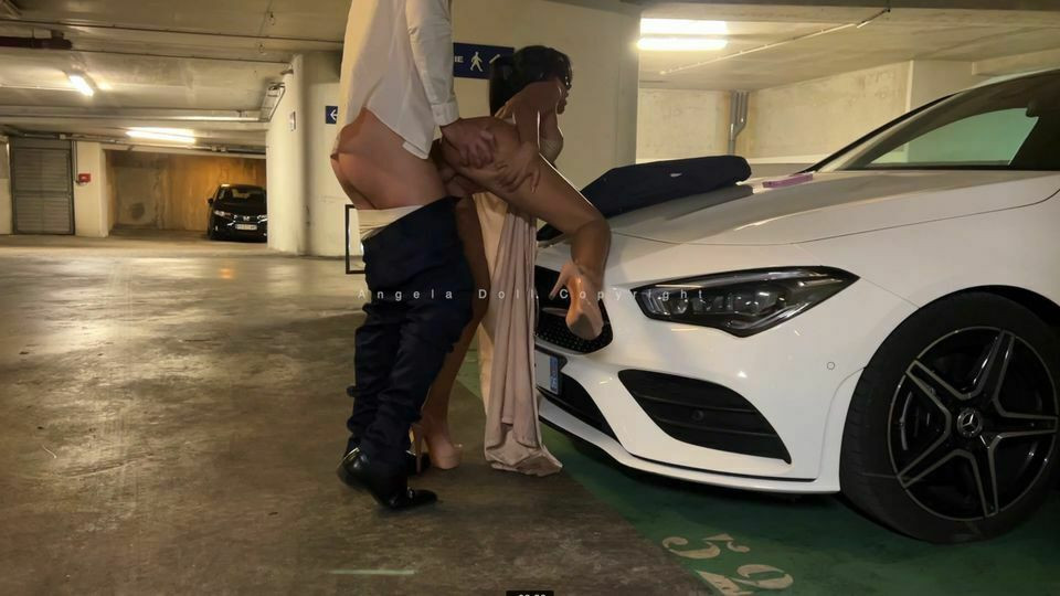 Angela bebek - çok azgın adam benim kedime boşalırken o beni yeraltı otoparkında sikiyor