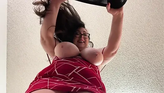 Giantess seni 5 gün boyunca tutuyor