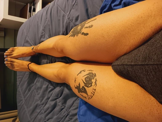 Yeni külot, yeni oje ve güzel bir lil fışkırtıyor