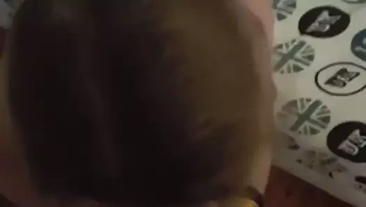 Ağzına giriyorum ve o yutuyor