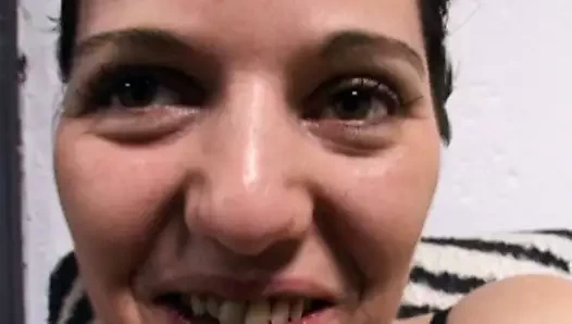 Angela - nakit veya nakitsiz