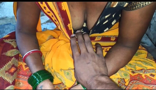 Hintli ateşli evli kadın büyük yarakla seks yapıyor