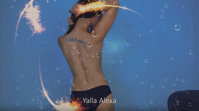 Sıcak transseksüel striptiz ve bir boşalmak